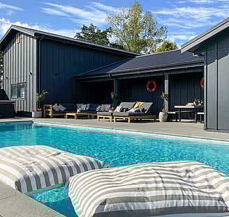 Barn with living quarters in Ramarama