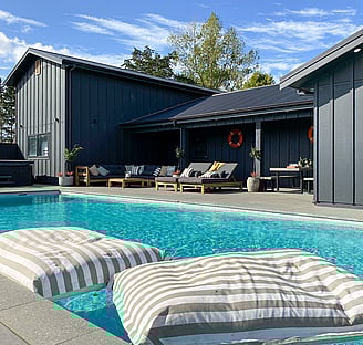 Barn with living quarters in Ramarama