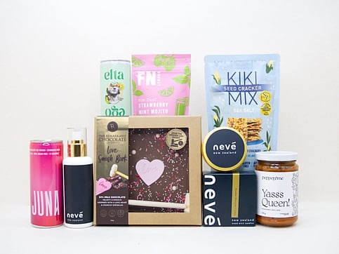 juna drink remarkables chocolate, neve candle, pepper&me, kiki mix, fn lemons